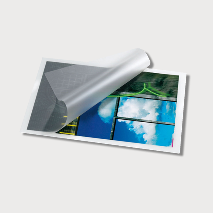 Laminación en frío de impresiones para protección y acabado profesional en Bogotá