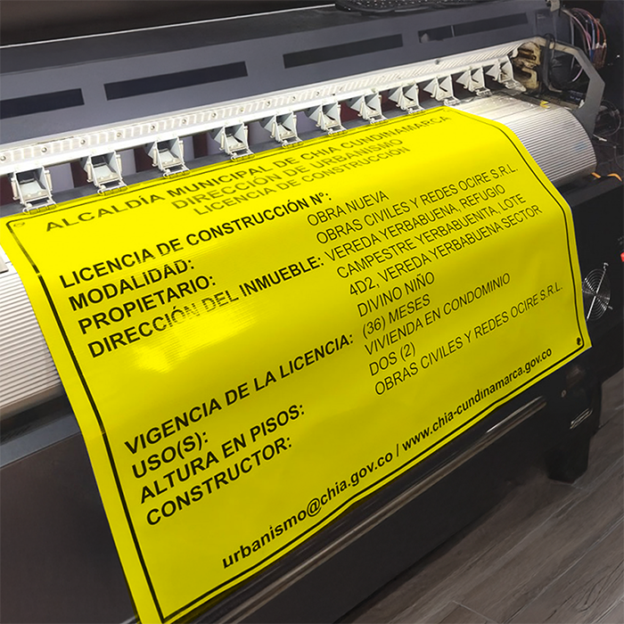 Vallas publicitarias gran formato con colores vivos en Bogotá